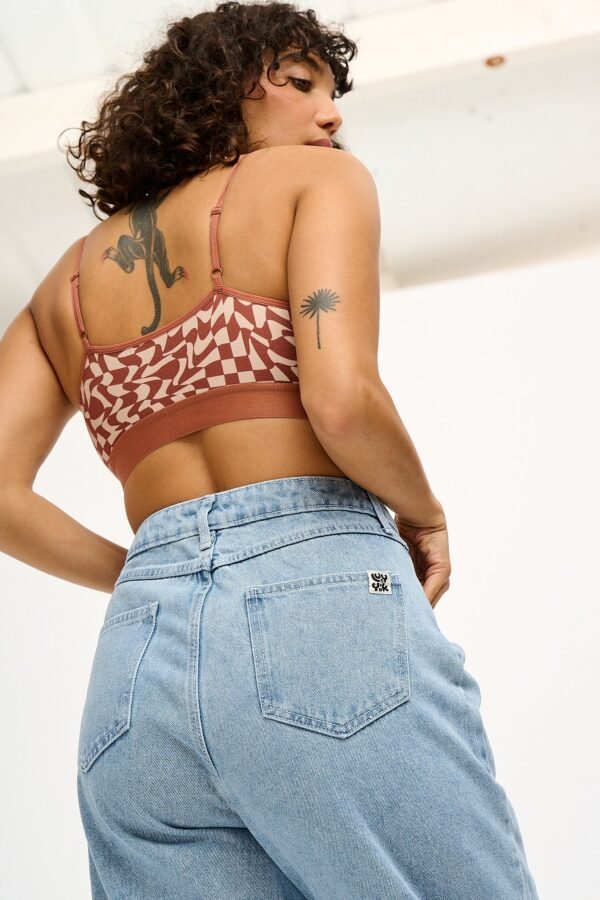 Dana - Mom Denim Jeans in Light Wash Blue