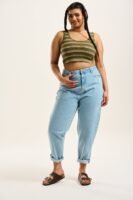Dana - Mom Denim Jeans in Light Wash Blue