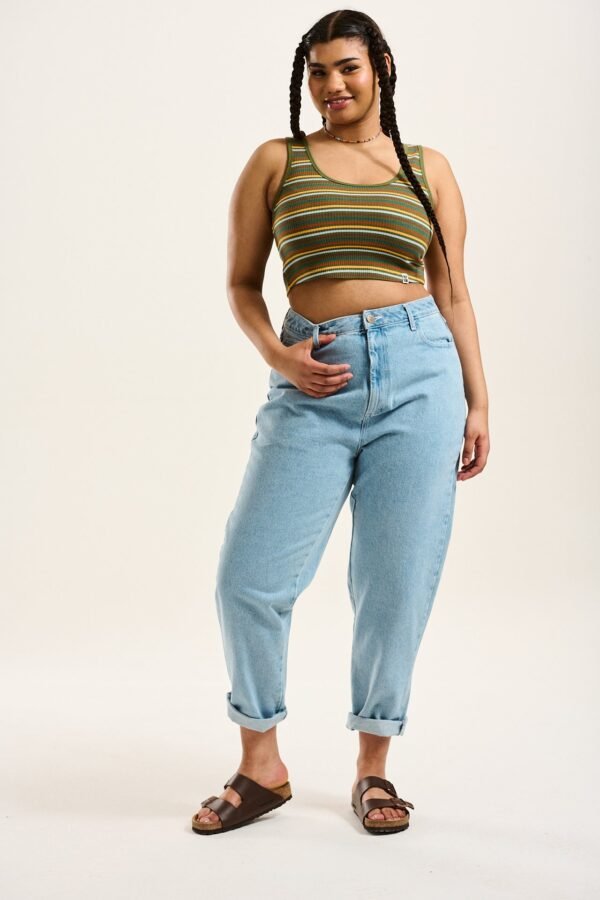 Dana - Mom Denim Jeans in Light Wash Blue